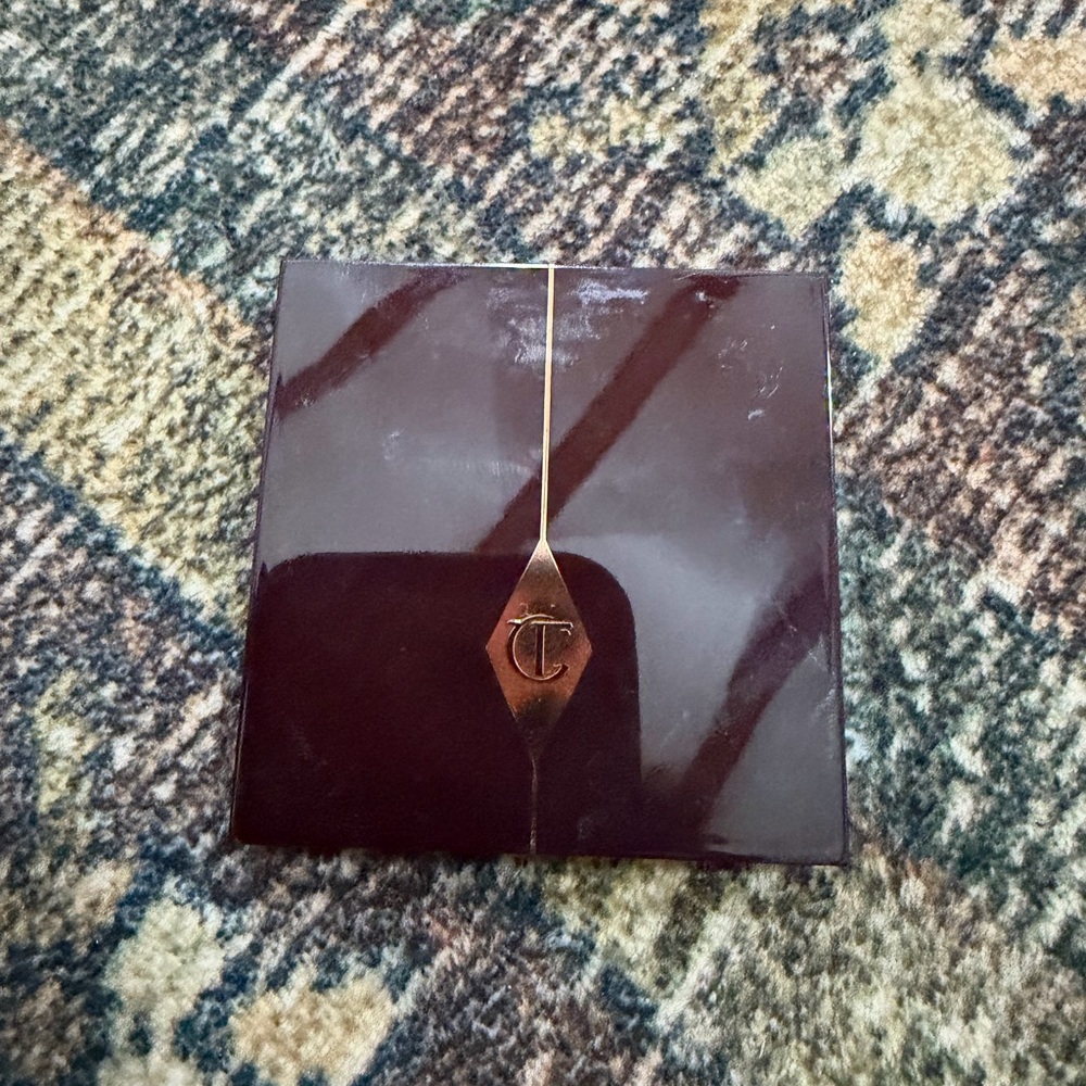 Charlotte Tilbury pillow talk  eyeshadow palette